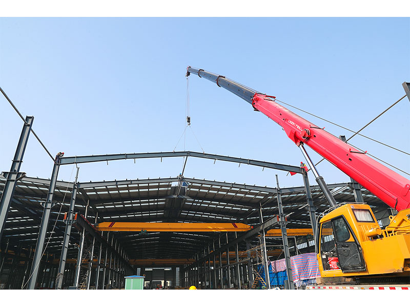 上梁大吉！河南礦山智能產業園7號車間建設中
